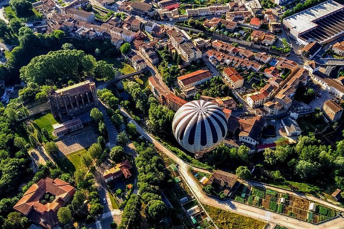 Catalonia Hot Air Balloon Ride and Breakfast Over the Volcanoes of La Garrotxa - Panoramic Views From Above