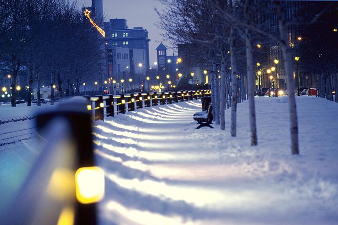 Christmas Walking Tour in Old Montreal - Exploring Old Montreal