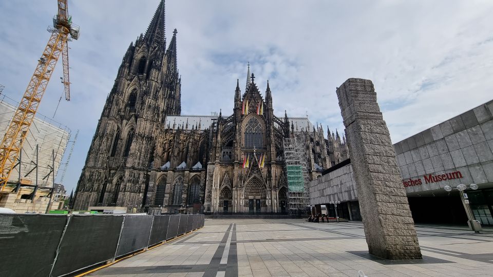 Cologne: Old City Guided Walking Tour - Visiting the Oldest City Hall in Germany