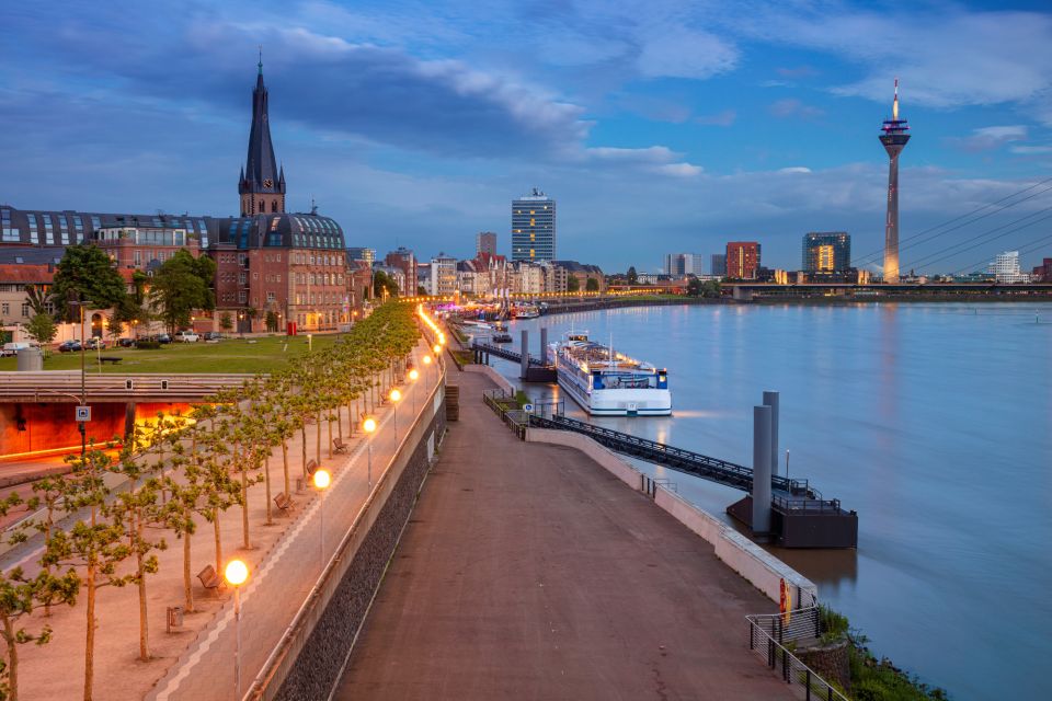 Düsseldorf: First Discovery Walk and Reading Walking Tour - Suitability