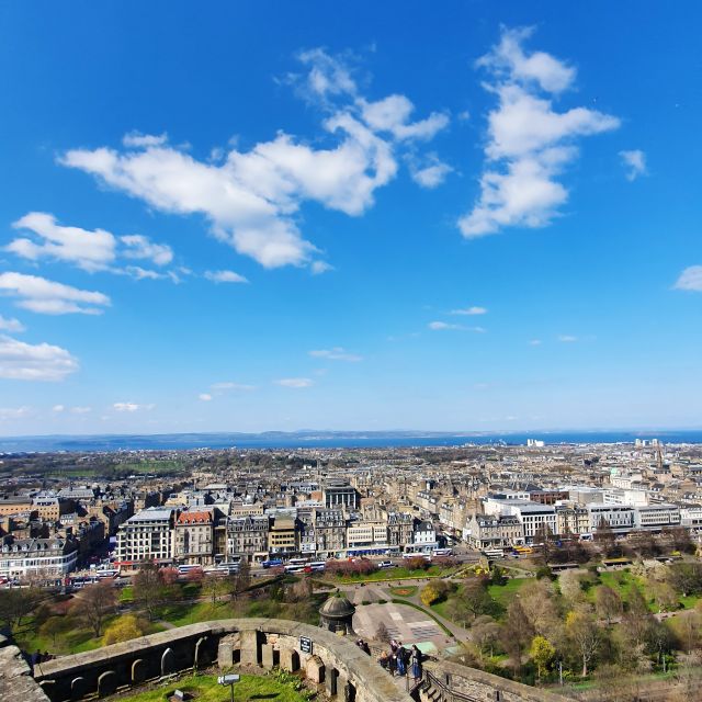 Edinburgh Castle: Highlights Tour With Tickets, Map & Guide - Witnessing the One Oclock Gun