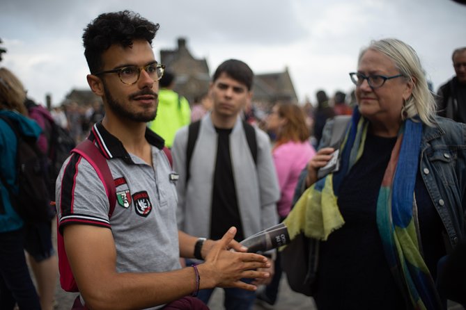 Edinburgh Castle PRIVATE TOUR With Ticket & Guide Included - Exploring the Castles Highlights