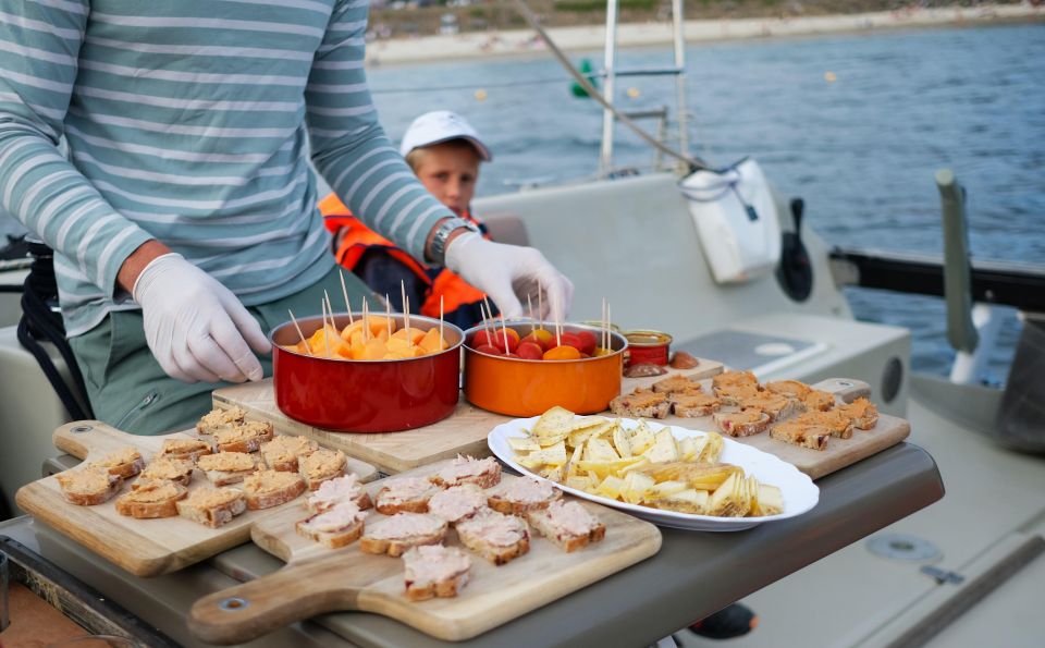 Evening Aperitif Cruise at the Entrance of the Gulf of Morbihan - Sailing Navigation