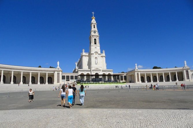 Fatima, Nazare and Obidos Small Group Tour From Lisbon - Discovering Nazare