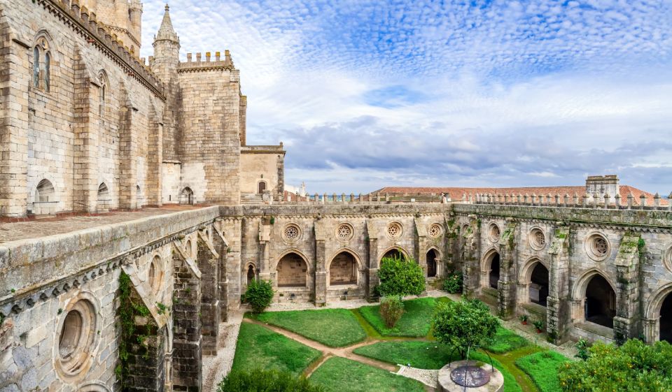 From Lisbon: Evora and Monsaraz Full-Day Tour - Royal Palace of Evora