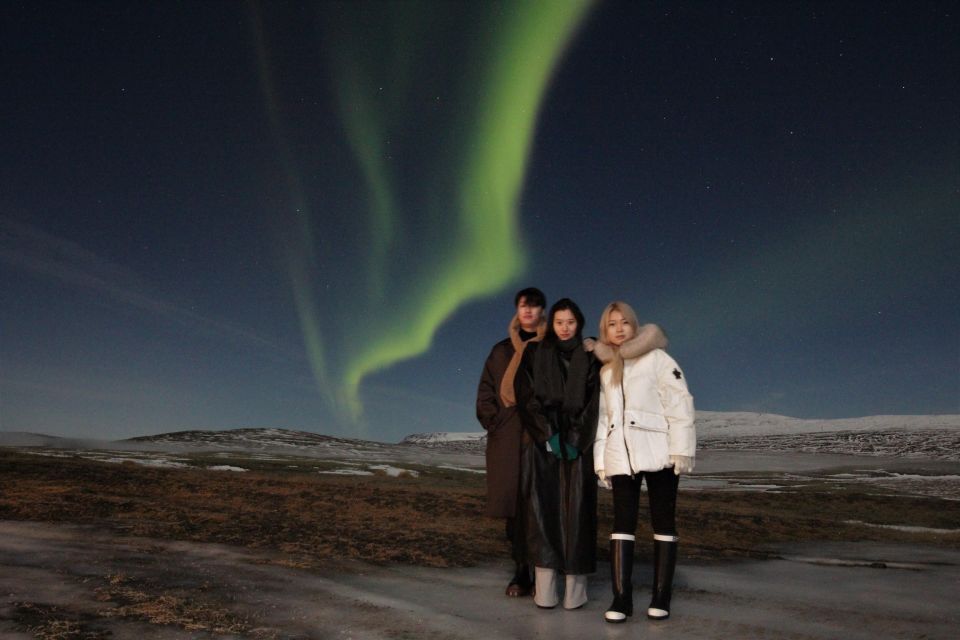 From Reykjavik: Northern Lights Chase With Hot Chocolate - Guided Tour at Viewpoint