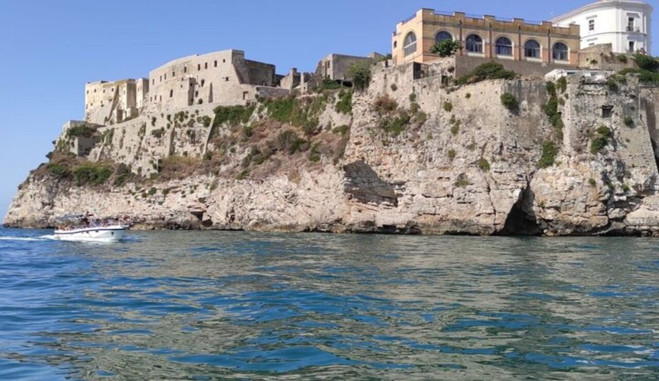 Gaeta: VIP Private Tour of the Riviera of Ulysses to Sperlonga - Sanctuary of Montagna Spaccata