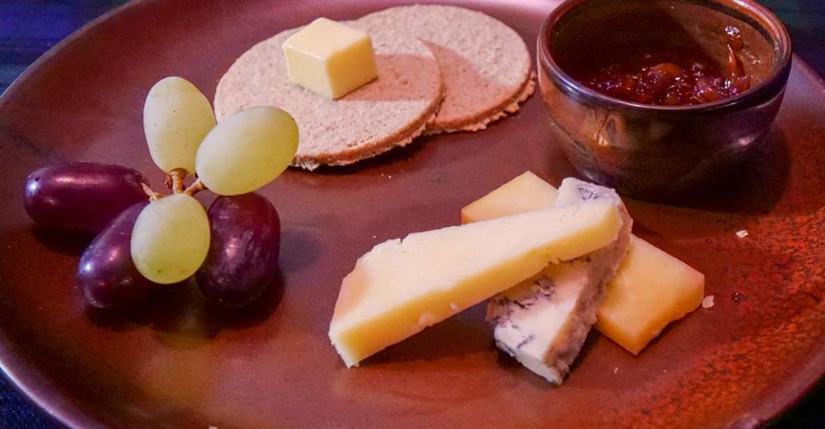 Glasgow: Whisky Flight and Scottish Cheeseboard - Highlights