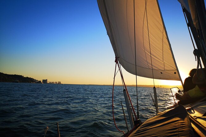 Golden Hour Boat Tour - Sailing by the Monuments With Wine - Sailing Experience