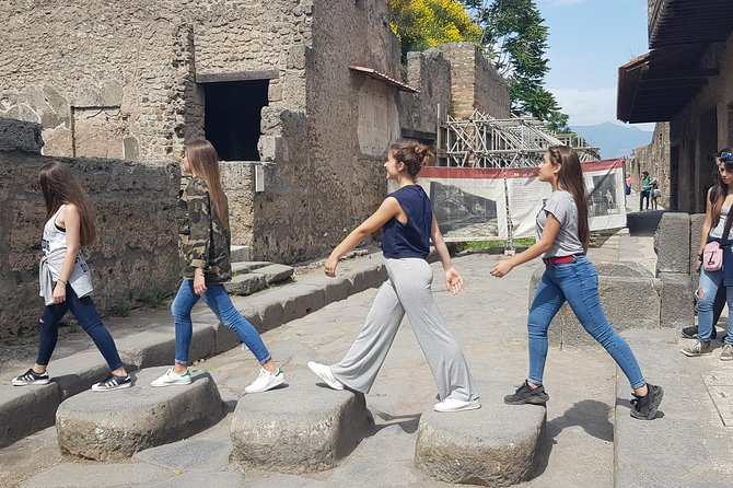 Group Guided Tour of the Pompeii Excavations - Exploring Ancient Pompeii