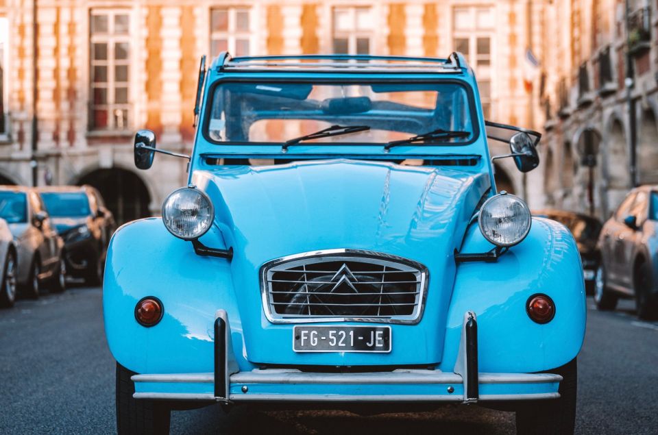 Guided Tour of Paris in Citroën 2CV - Professional Photos and Videos