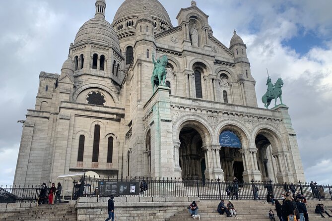 Guided Tour of Sacré-Coeur and Montmartre - Exploring Montmartre