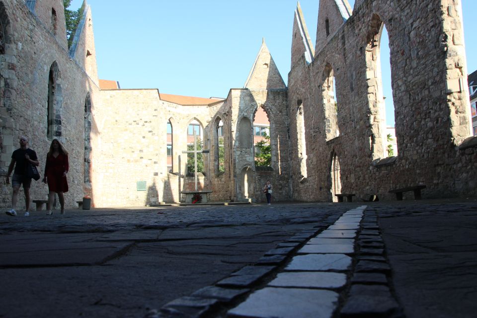 Hanover: Old Town Historical Walking Tour by Geo Epoche - Calenberger Neustadt District Exploration