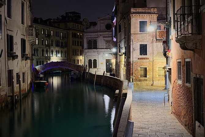 Highlights and Hidden Gems Night Tour in Venice - Tour Logistics