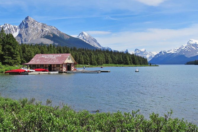 Jasper Wildlife and Waterfalls Tour With Maligne Lake Hike - Guided Hike Around Maligne Lake