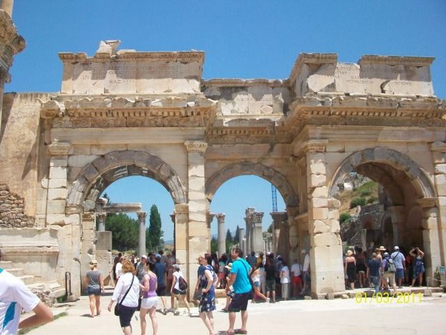 Kusadasi: Private Ephesus Shore Excursion - Admiring Celsus Library