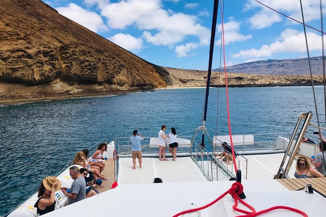 Lanzarote: La Graciosa Island Cruise With Lunch and Water Activities - Included Amenities and Equipment