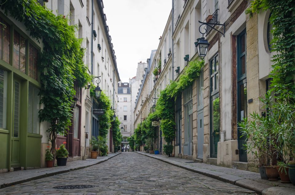 Le Marais: Explore Old Paris With a Local Host - Exploring the Bastille Neighborhood