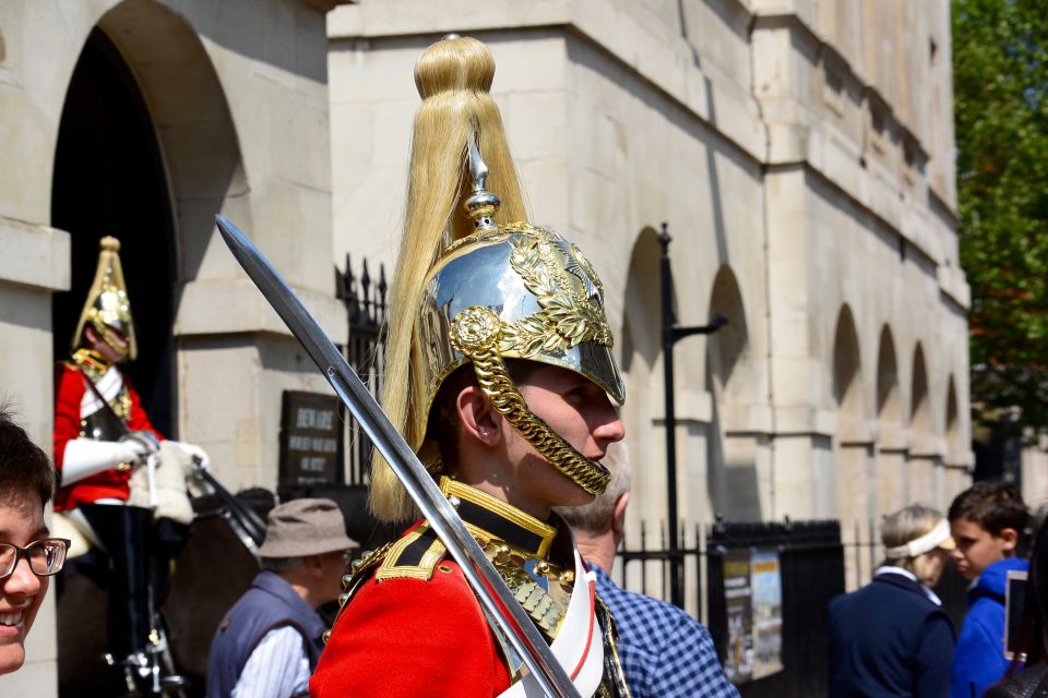 London: German-Speaking Guided Tour of Westminster - Duration and Tour Size