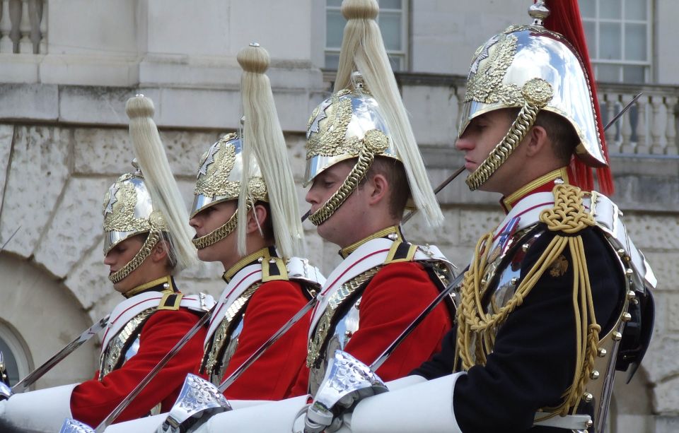 London: Private Royal Tour With Changing of the Guard - Panoramic Tour of Landmarks