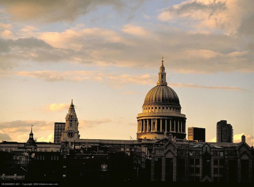 London: Sights and Sounds of Christmas Guided Half-Day Tour - Exploring Westminster Abbey