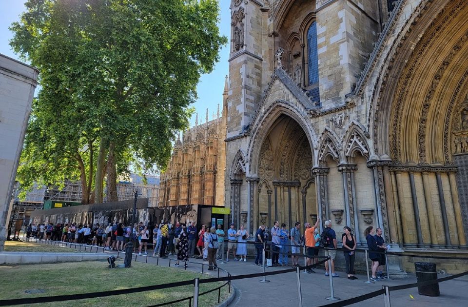 London: Walking Tour With Westminster & Change of the Guard - Coronation Chair and Poets Corner