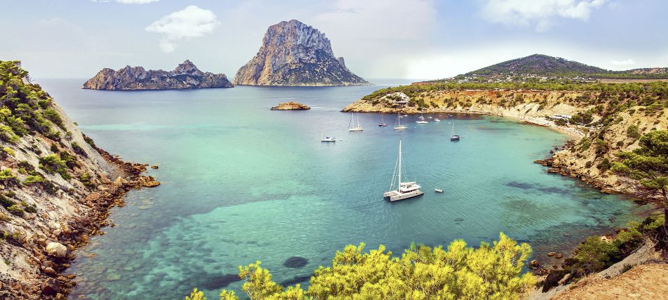 Mallorca & Ibiza Tour (Ink. Ferry, City, Beach, Club, Tapas) - Balearia Ferry