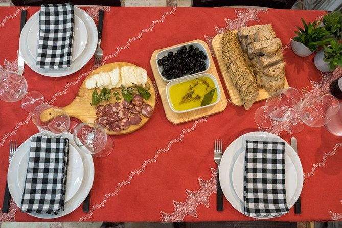 Market Tour, Cooking Class and Lunch at Mercado De Arroios - Communal Dining in Host Home Kitchen