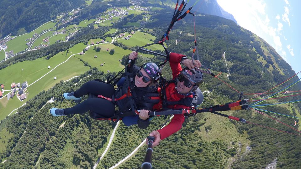 Mayrhofen: Paragliding Megaflight - Preparing for the Experience