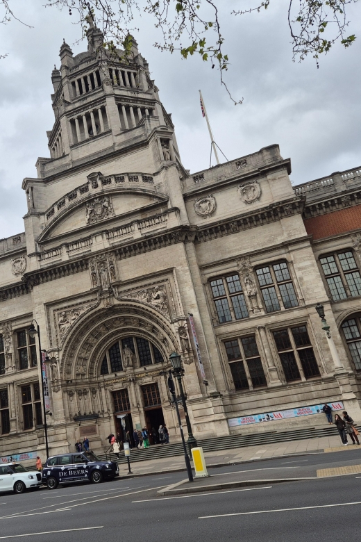 Museums & Galleries Full Day Tour - Exploring the V&A