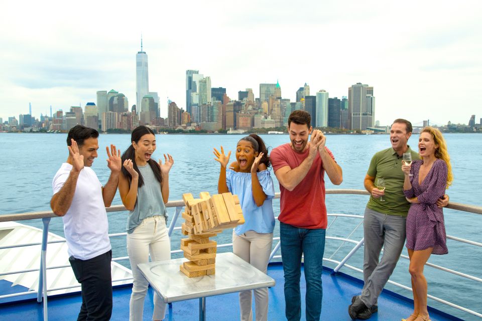 New York City: Brunch, Lunch, or Dinner Buffet River Cruise - Dress Code and Attire