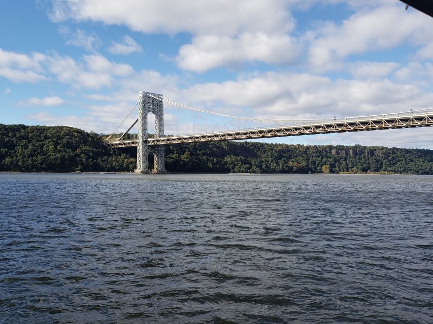 NYC: Hudson River Fall Foliage Sailing Trip - Onboard Amenities