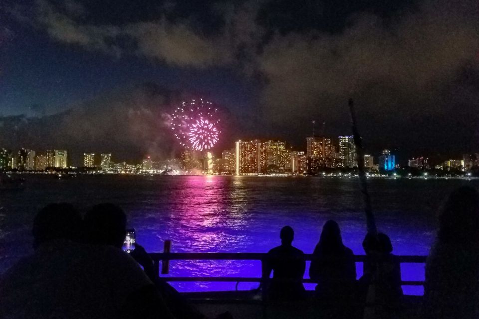 Oahu: Waikiki BYOB Friday Night Fireworks Cruise - Onboard Amenities