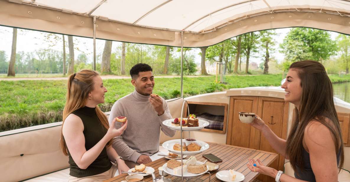 Oxford: Sightseeing River Cruise With Afternoon Tea - Authentic Oxford Experience