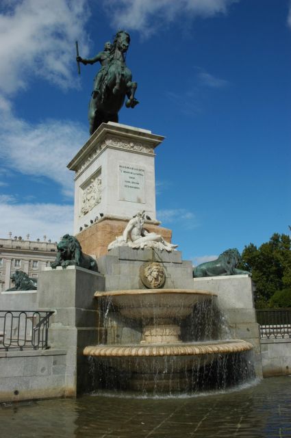 Panoramic Tour of Madrid With Private Guide and Private Car - Booking Details