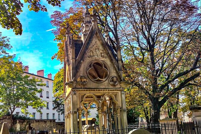 Paris Pere Lachaise Cemetery Small Group Guided Tour - Explore Iconic Graves