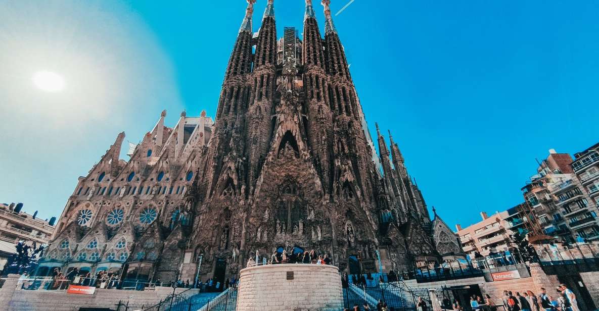 Photo Tour: Barcelona Famous Landmarks - Photography Improvement Tips