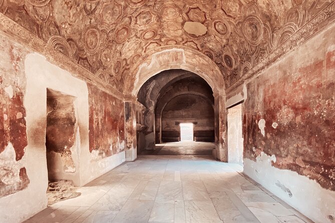 Pompeii Private Tour With an Archaeologist and Skip the Line - 3 Hours - Arrival by Circumvesuviana Train