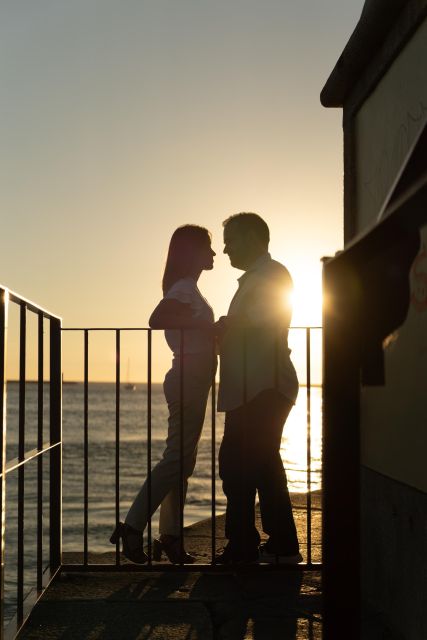 Porto: Couple Photo Session in Old Foz - Group Experience