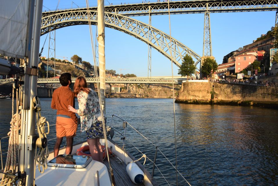 Porto: Douro River Sailing Cruise With Local Guide & Drinks - Cruise Experience