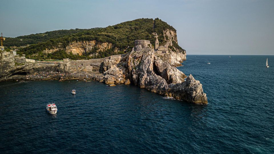 Portovenere: Private Boat Trip to the Islands With a Meal - Scenic Highlights