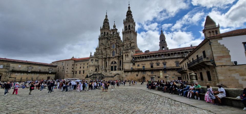 Premium Porto Santiago Compostela Tour, Lunch & Wine Tasting - Meeting Point and Pickup