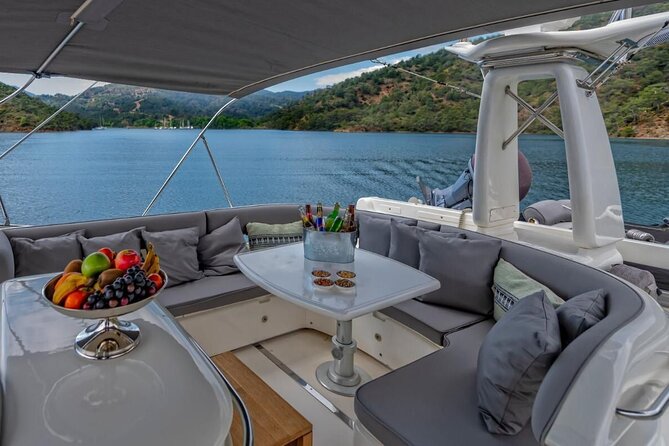 Private Luxury Yacht Cruise on Bosphorus - Exploring the Bosphorus Strait