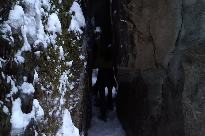 Private Singhampton Caves Snowshoe Tour Collingwood/Blue Mtn - Group Size