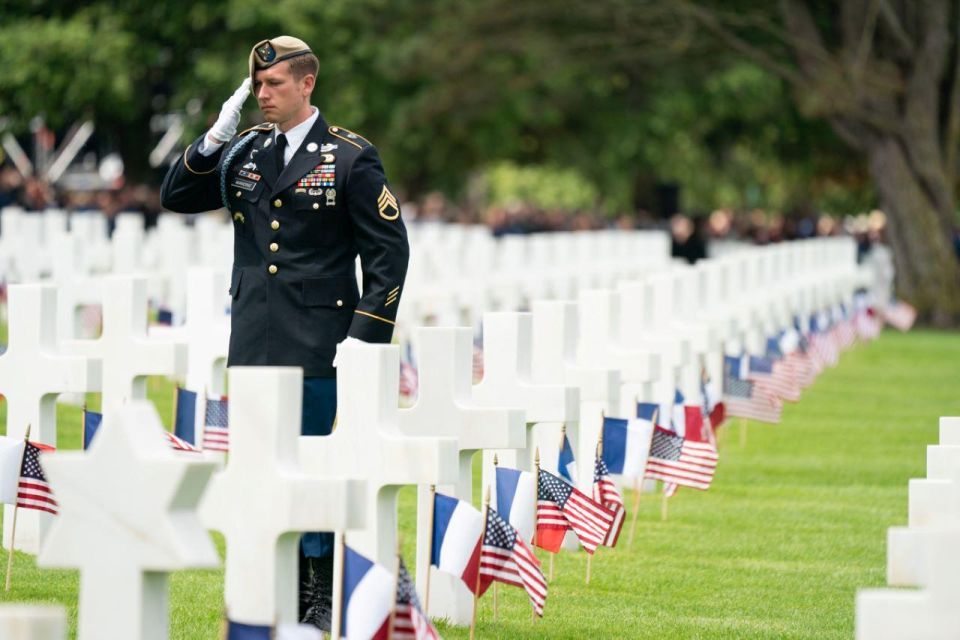 Rouen: American Landing Beaches Discovery Private Tour - Pointe-du-Hoc Walkthrough