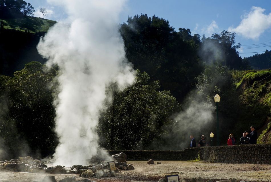 São Miguel East: Full-Day Van Tour With Lunch - Cozido Tasting Experience