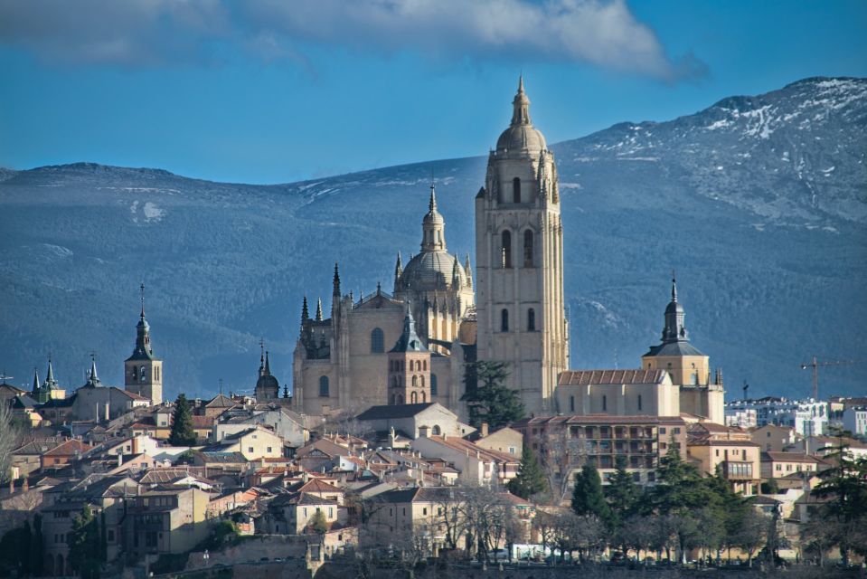 Segovia: Full-Day Tour With Transfer to and From Madrid - Getting to Segovia