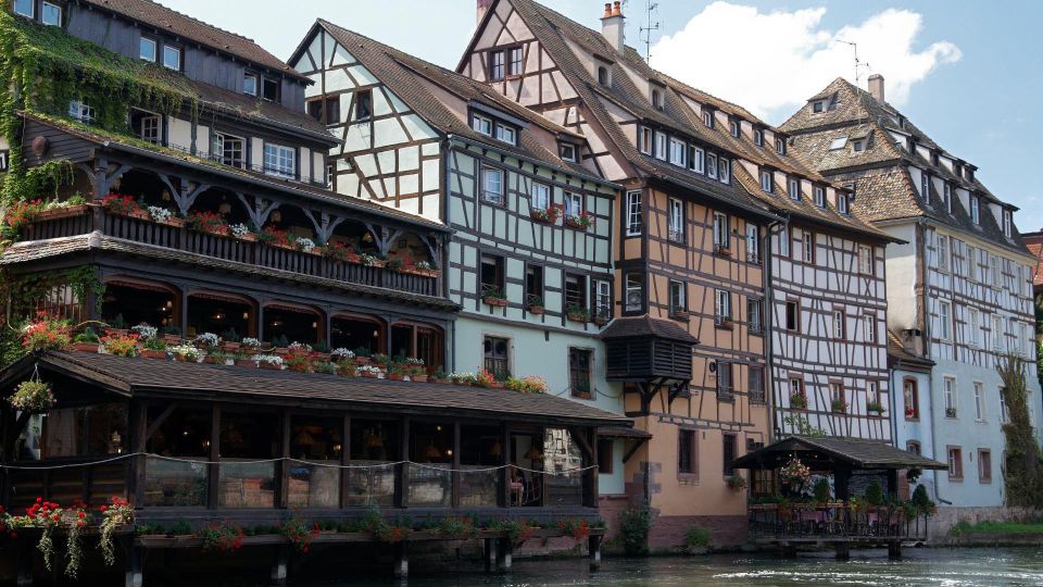 Strasbourg: City Exploration Game and Tour on Your Phone - Language Availability and Inclusions