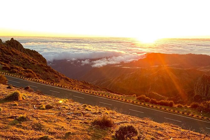 Sunrise Transfer to Pico Do Arieiro, Hike to Pico Ruivo & Return From Teixeira - Accessibility and Fitness Level