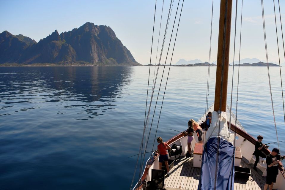 Svolvær: Lofoten Islands Fishing Day Trip & Cruise W/ Lunch - Onboard Amenities and Relaxation